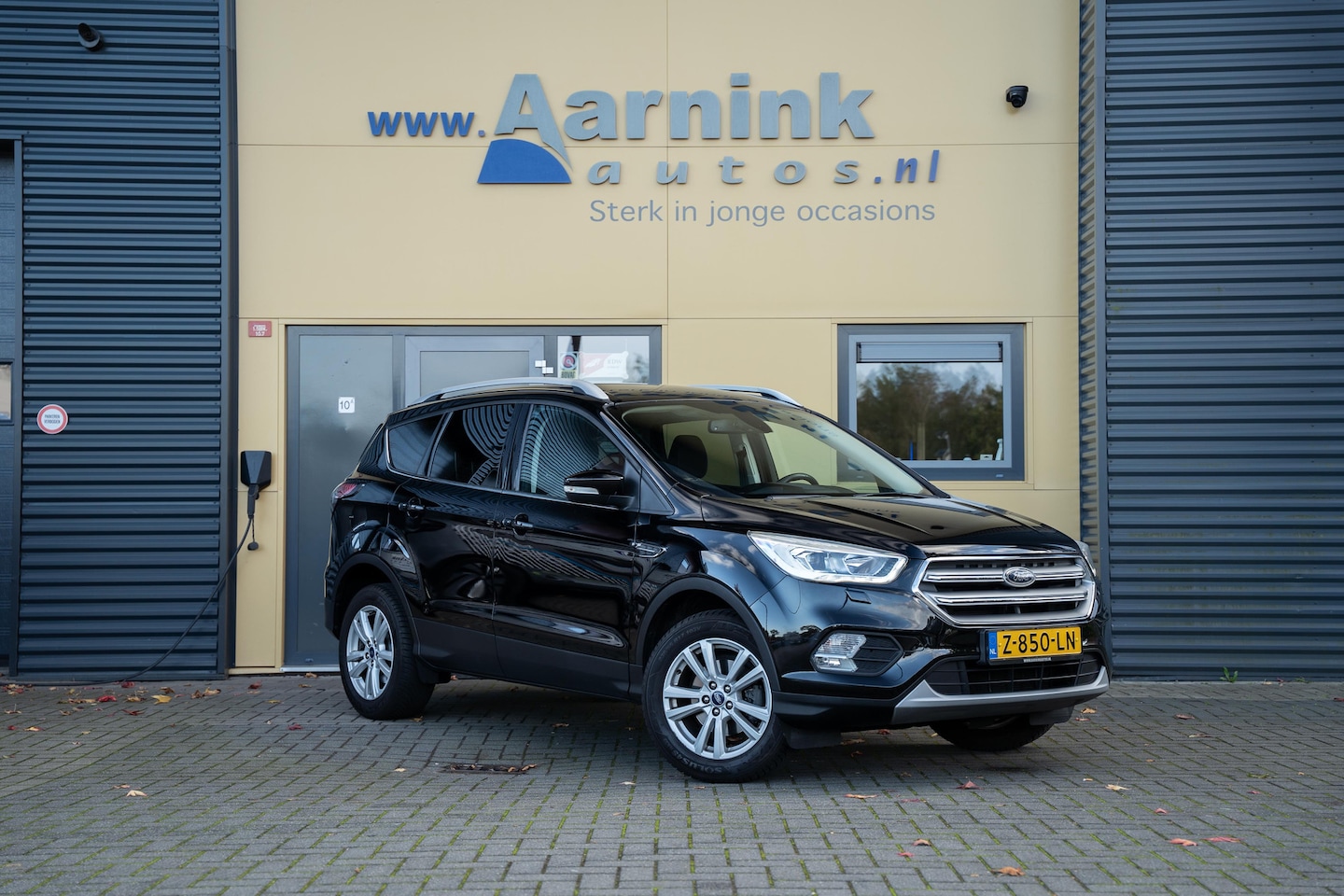 Ford Kuga - 1.5 150 pk Titanium trekhaak, apple carplay, autom airco, lederen bekl., camera, winterpac - AutoWereld.nl