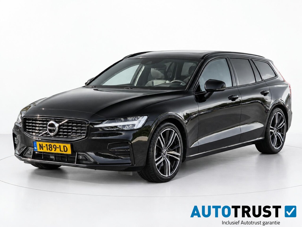 Volvo V60 - 2.0 B4 R-Design PANODAK CARPLAY STUUR/STOELVERW. - AutoWereld.nl