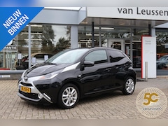 Toyota Aygo - 1.0 VVT-i X-JOY CLIMA NAVI LM-VELGEN CAMERA EL-RAMEN