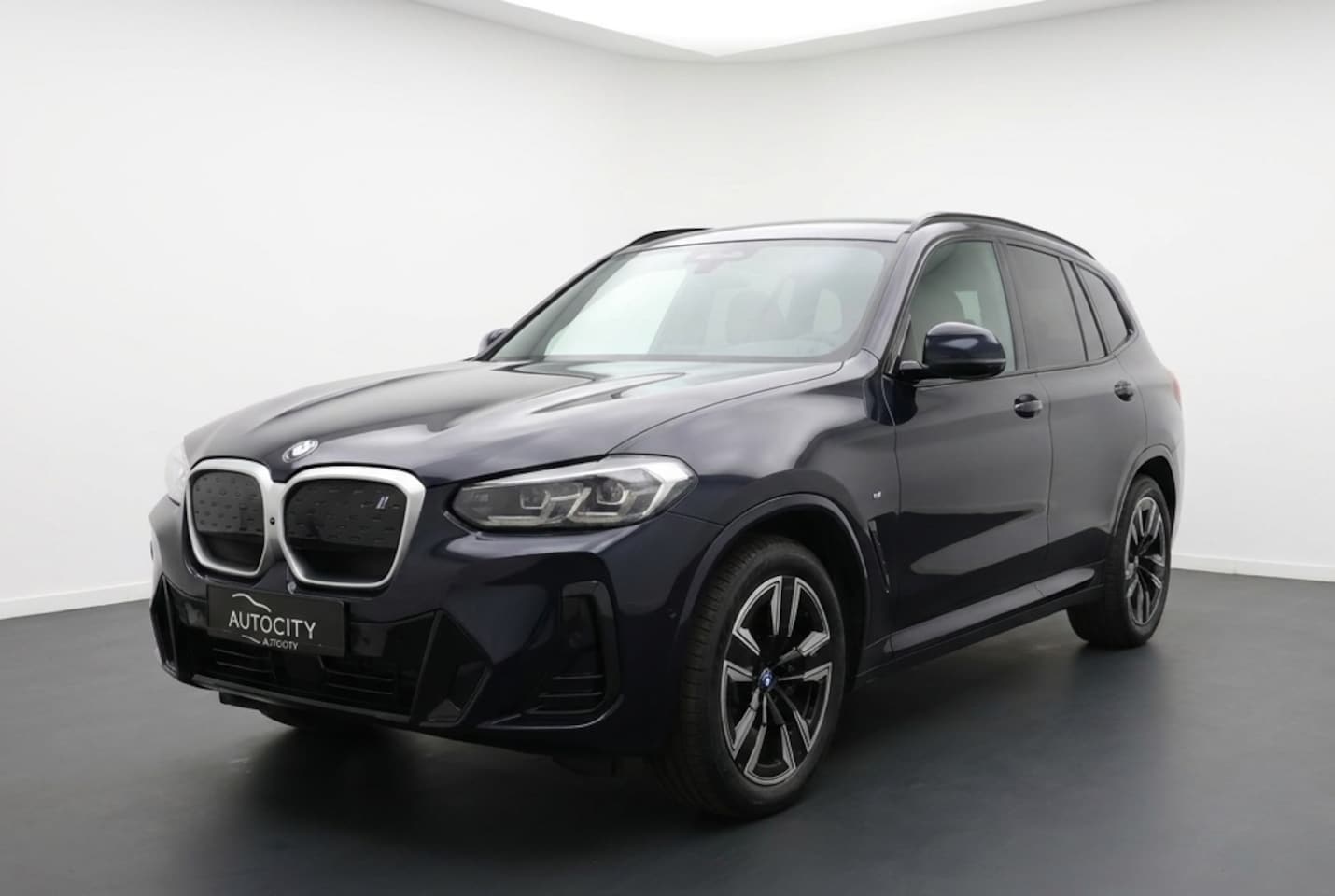 BMW iX3 - Executive 80 kWh 100% SOH M Sport | Pano | Leder | Memory | Carplay | ACC - AutoWereld.nl