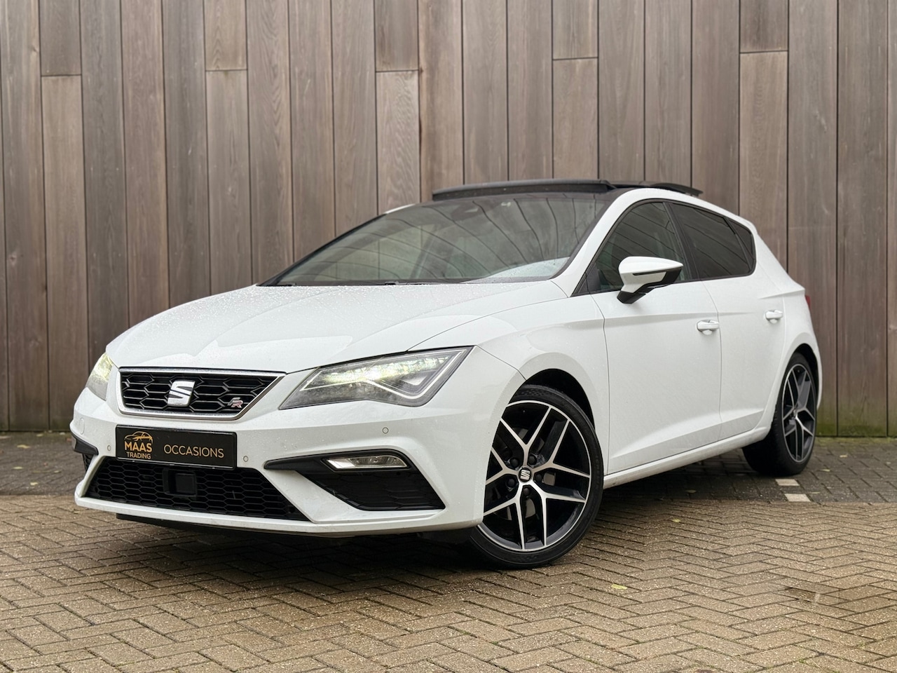 SEAT Leon - 2.0 TSI FR Business Intense 2.0 TSI FR Business Intense - AutoWereld.nl