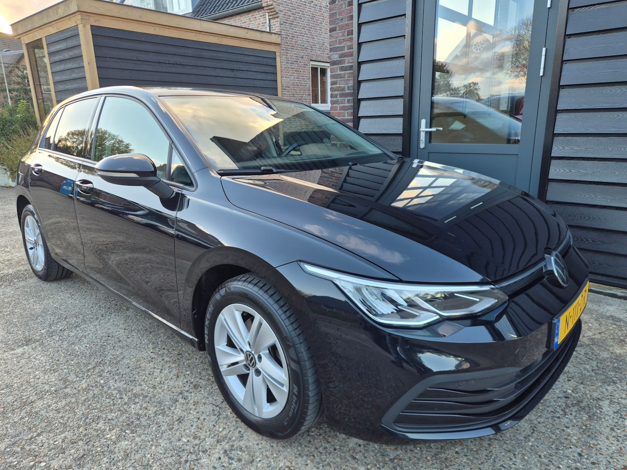 Volkswagen Golf - 1.0 eTSI Life *Carplay, Camera, Automaat* - AutoWereld.nl
