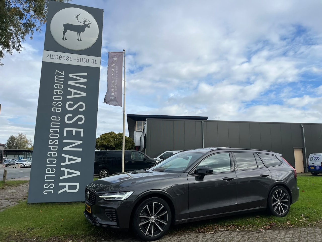 Volvo V60 - T6 Plug-in hybrid AWD Plus Dark | Rijklaarprijs | Trekhaak | - AutoWereld.nl