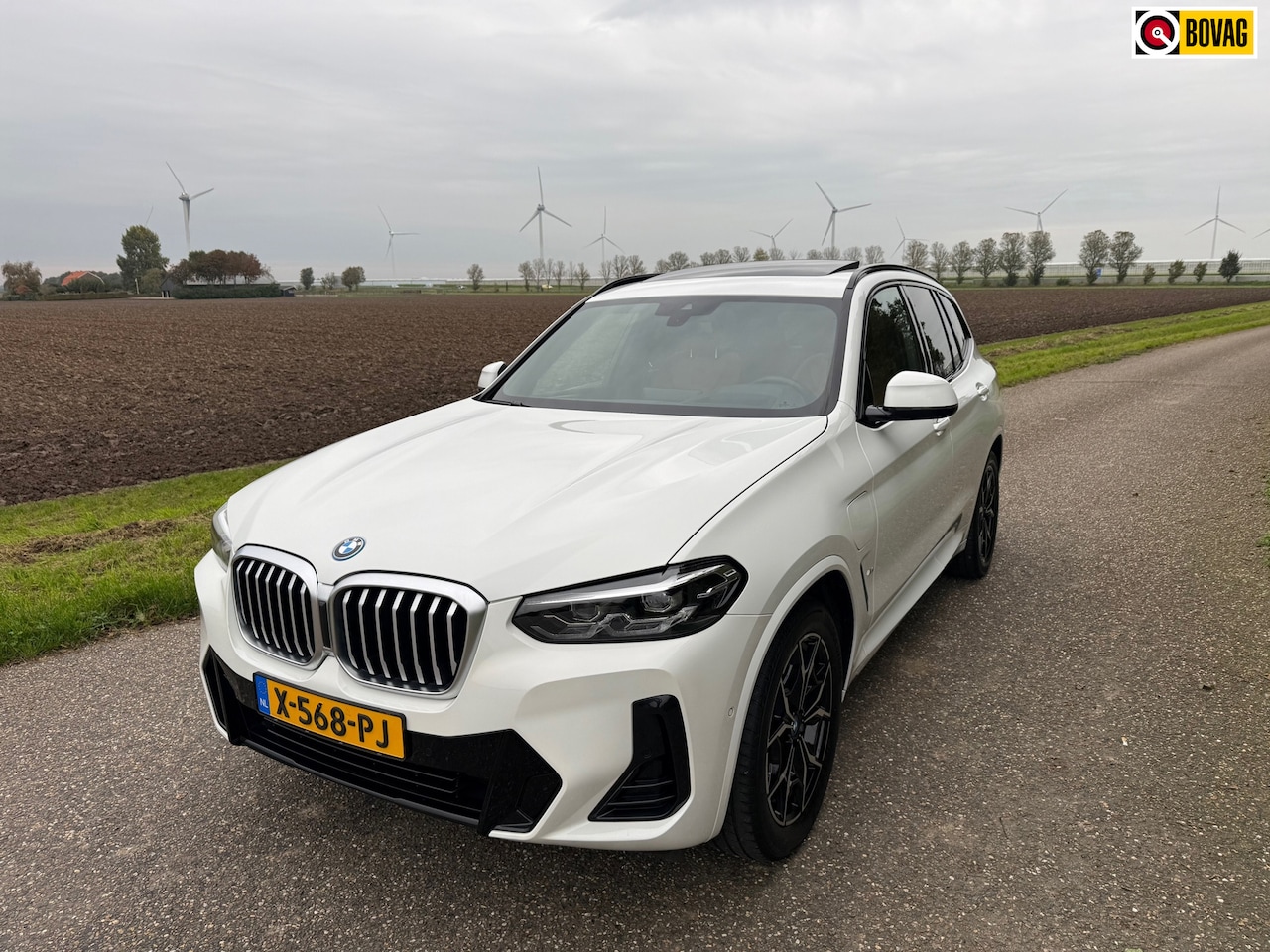 BMW X3 - XDrive30e Navigatie Panoramadak Full Options - AutoWereld.nl