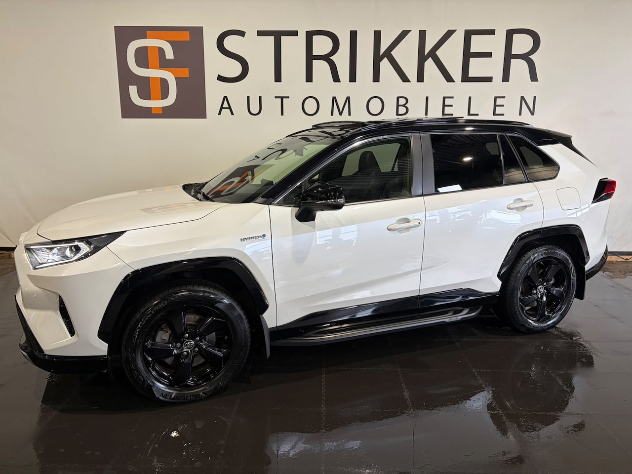 Toyota RAV4 - 2.5 Hybrid AWD Bi-Tone | Pano | JBL | Trekhaak - AutoWereld.nl