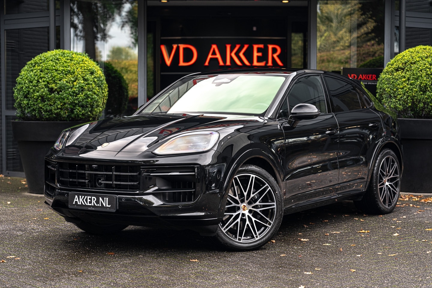 Porsche Cayenne Coupé - E-Hybrid Black Edition | Luchtvering | 22 Inch | 18-weg Stoelen | Trekhaak - AutoWereld.nl