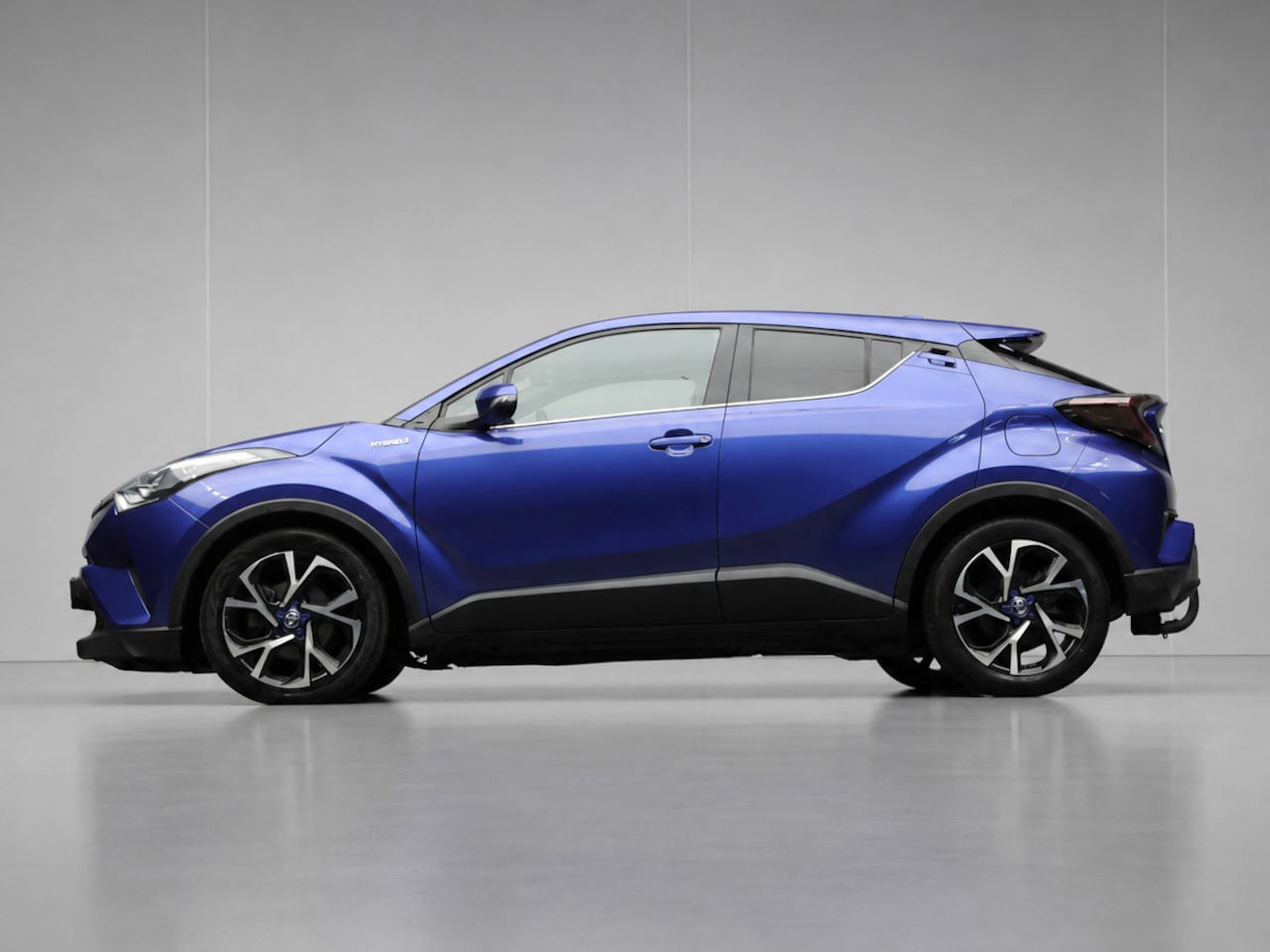 Toyota C-HR - 1.8 Hybrid Style Sport (NAVI,CAMERA,STOEL/STUUR VERWARMING,CLIMATE,ADAPTIVE CRUISE,LED,GET - AutoWereld.nl