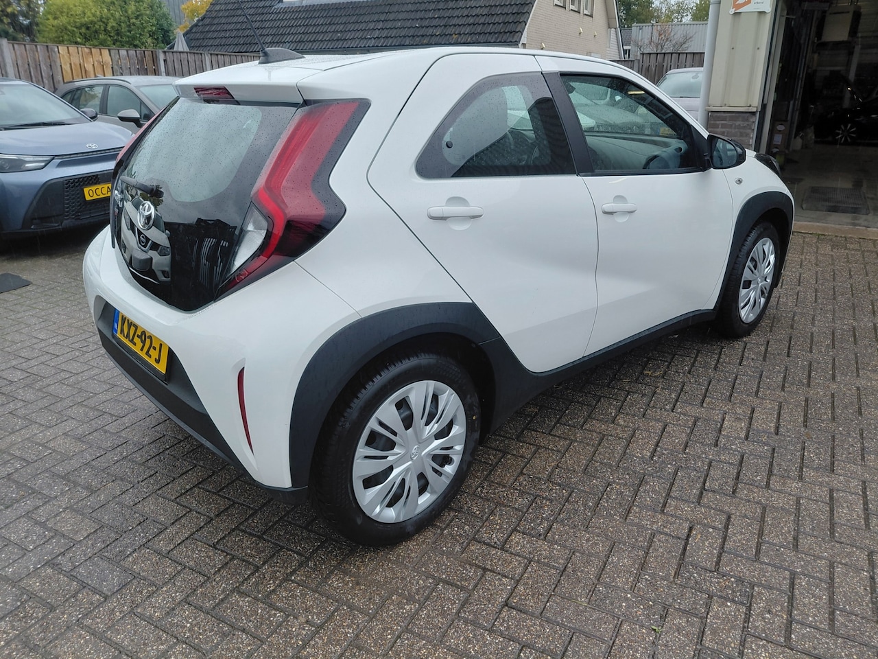 Toyota Aygo X - 1.0 VVT-i MT play 1.0 VVT-i MT Play - AutoWereld.nl