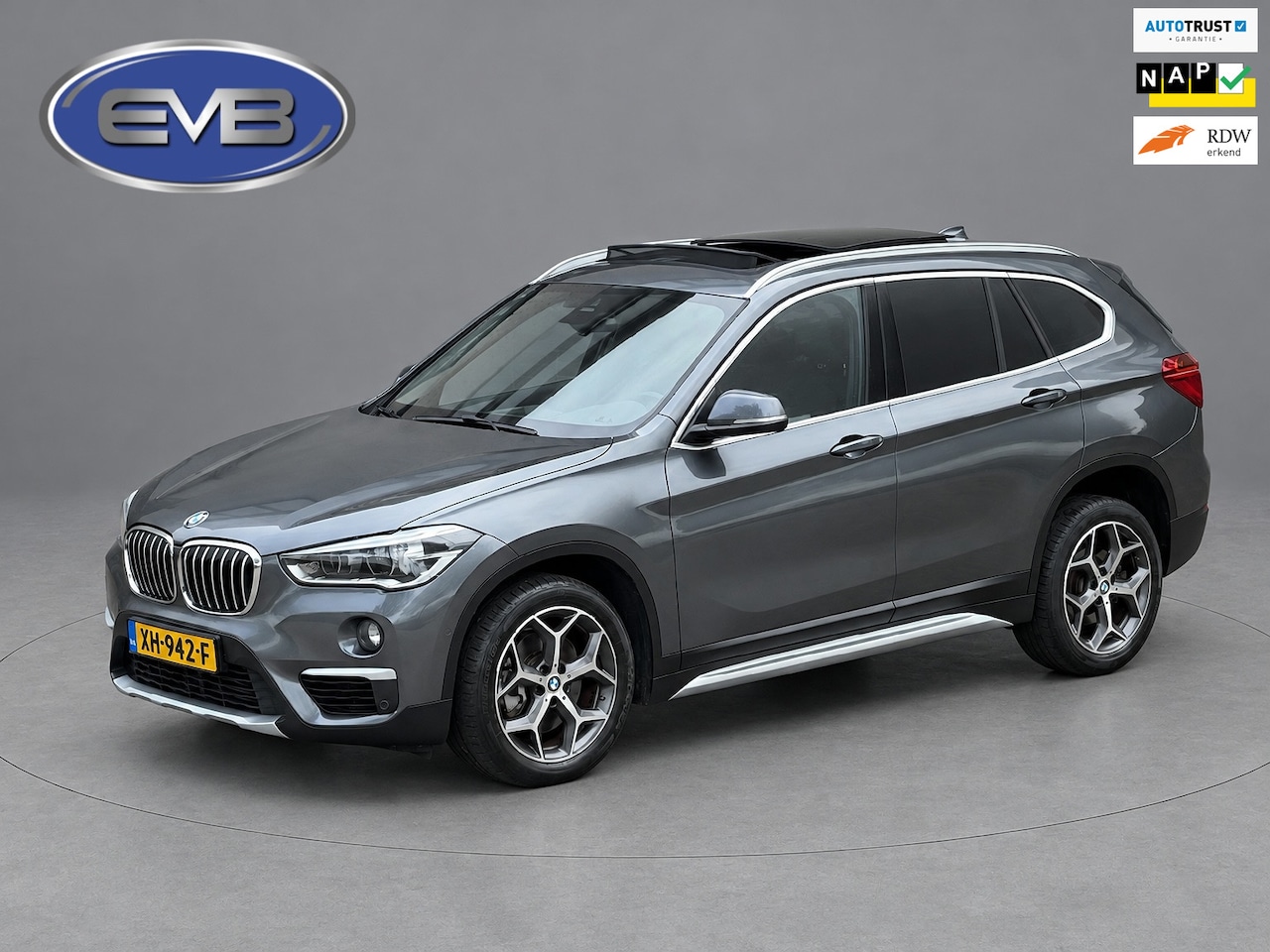 BMW X1 - SDrive20i Automaat Orange Edition II, panoramadak, trekhaak, leder sportinterieur, vele op - AutoWereld.nl
