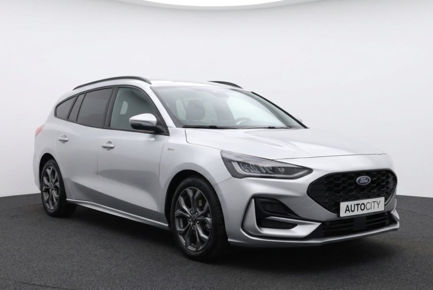Ford Focus Wagon - 1.0 Ecoboost Hybrid ST Line Automaat 155PK l Camera l Keyless - AutoWereld.nl