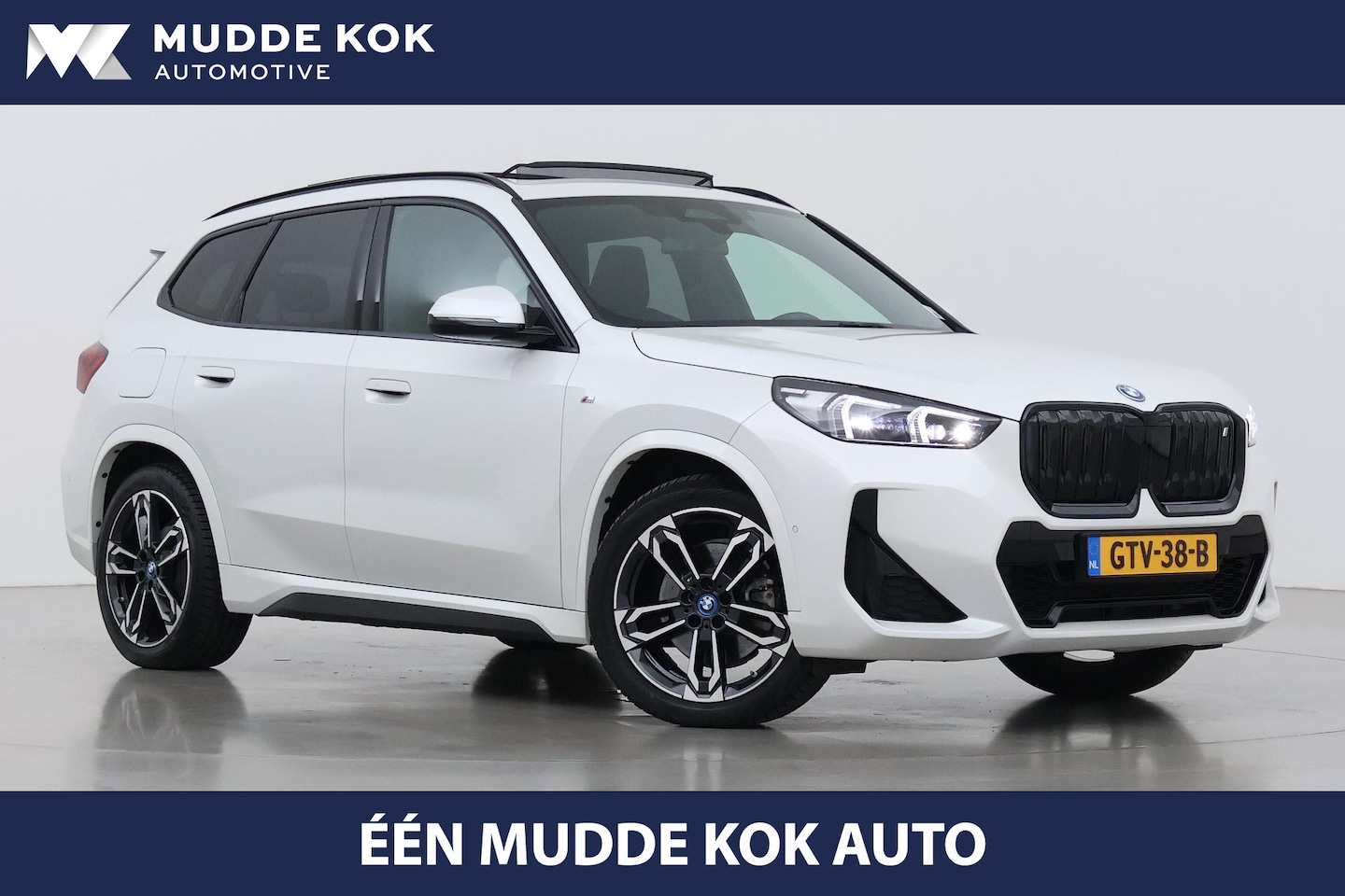 BMW iX1 - xDrive30 67 kWh | M Sport | Harman/Kardon | Panoramadak | Adaptieve LED | Elektrische Spor - AutoWereld.nl