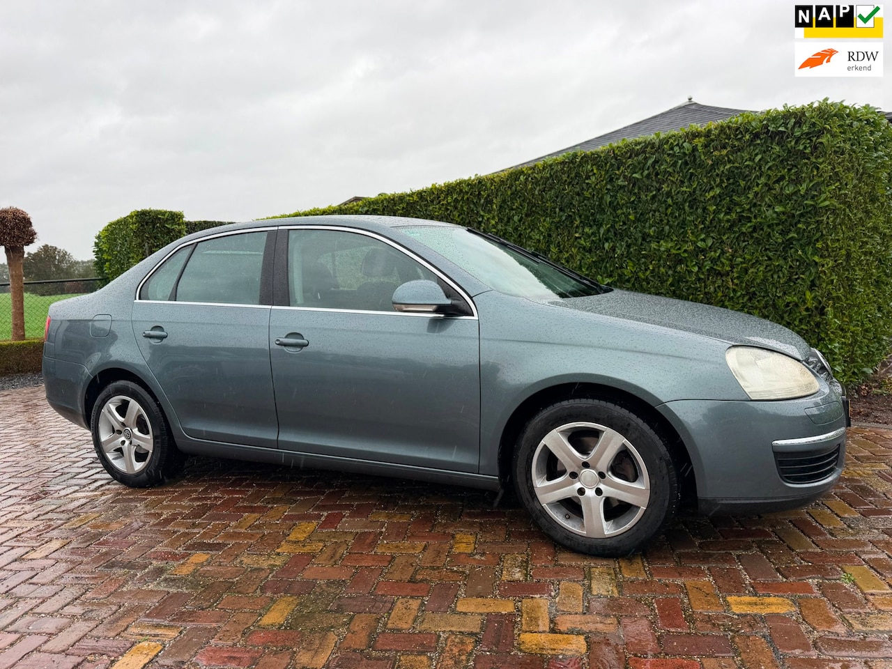 Volkswagen Jetta - 2.0 FSI Comfortline Airco & Trekhaak & Nieuwe APK ! - AutoWereld.nl