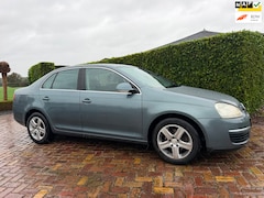 Volkswagen Jetta - 2.0 FSI Comfortline Airco & Trekhaak & Nieuwe APK