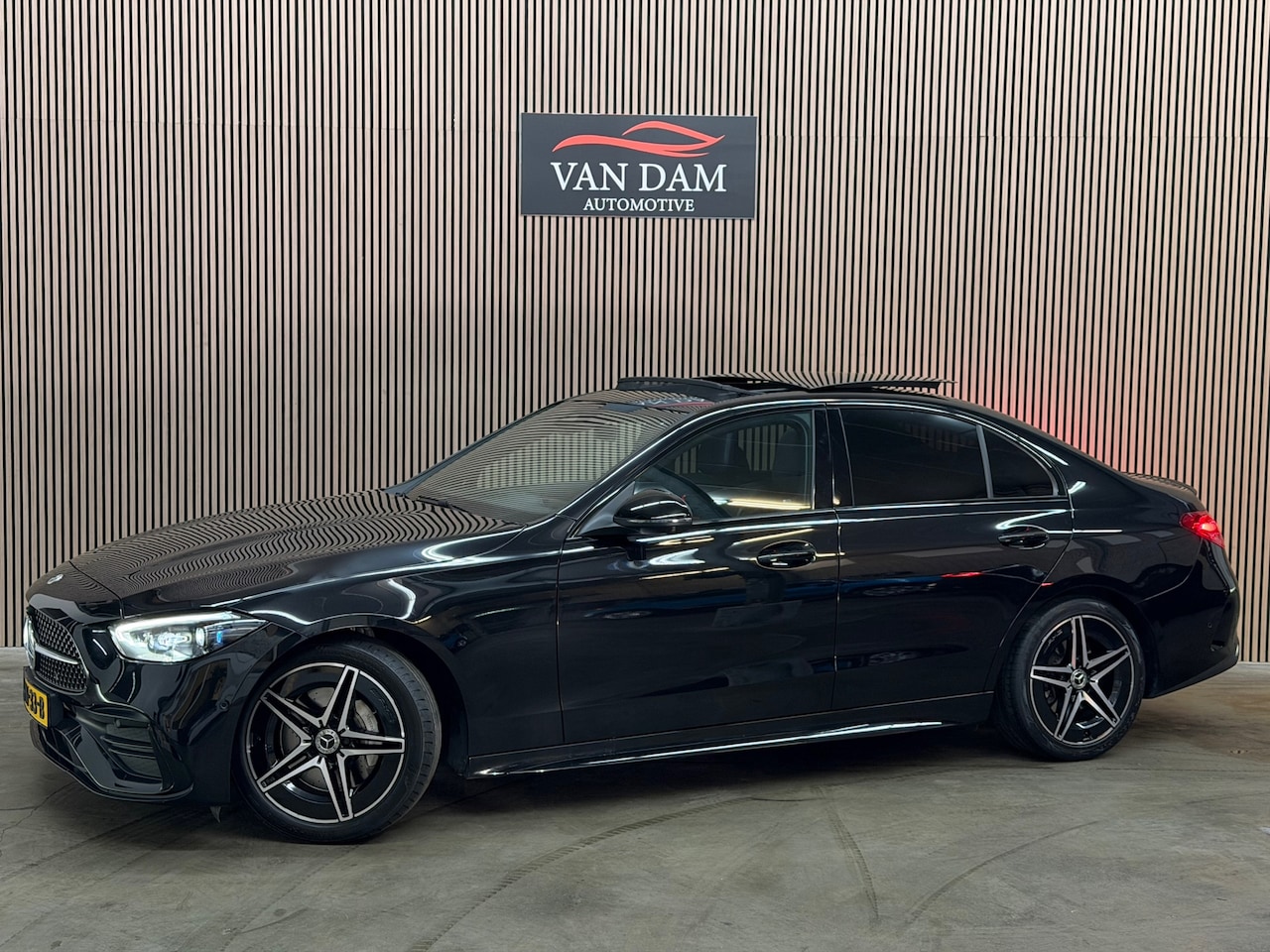 Mercedes-Benz C-klasse - 200 AMG Line 2024 PANO LED CAMERA CARBON - AutoWereld.nl