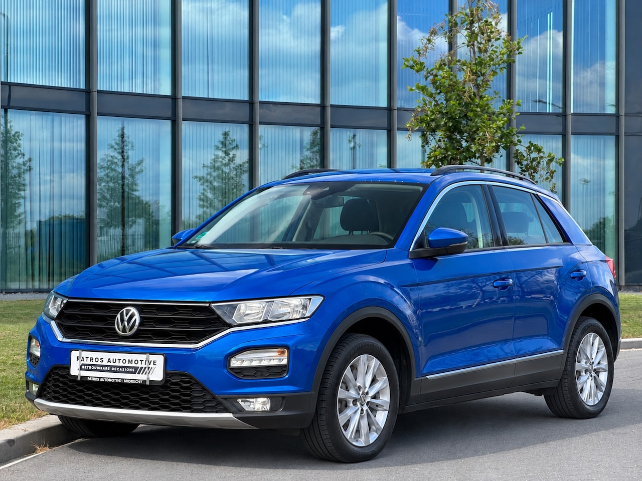 Volkswagen T-Roc - 1.0 TSI Style // Dealeronderhouden // 4-Seizoensbanden // CarPlay // PDC - AutoWereld.nl