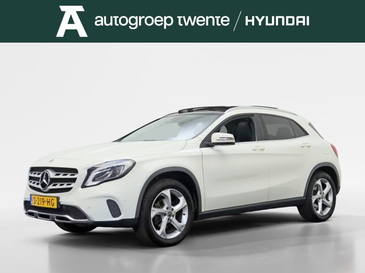 Mercedes-Benz GLA-Klasse - 180 Business Solution | Pano | Cruise | LED - AutoWereld.nl