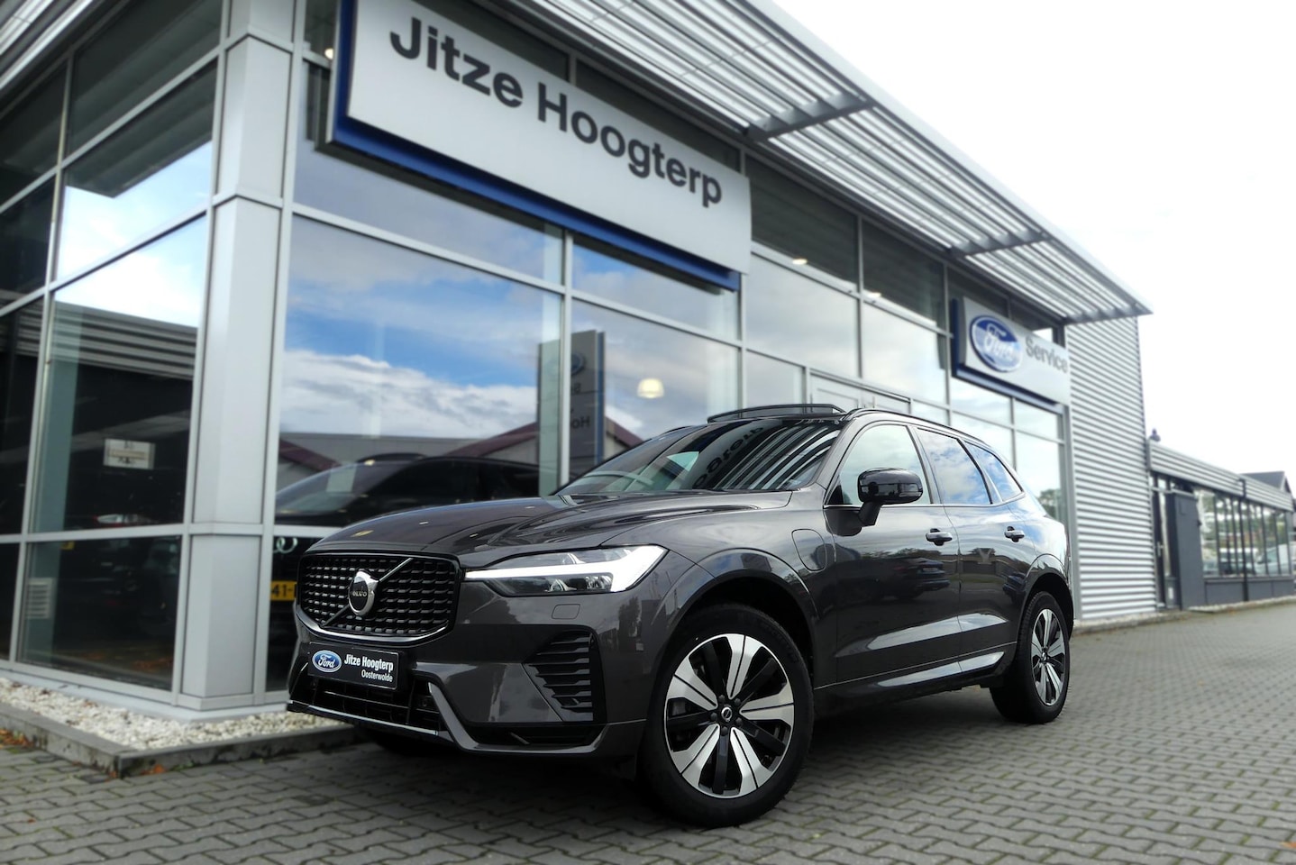 Volvo XC60 - 2.0 T8 Plug-in hybrid AWD Plus Dark PANO, MEMORY 2X, WINTER PACK, ADAPT. CRUISE, CLIMA, NA - AutoWereld.nl