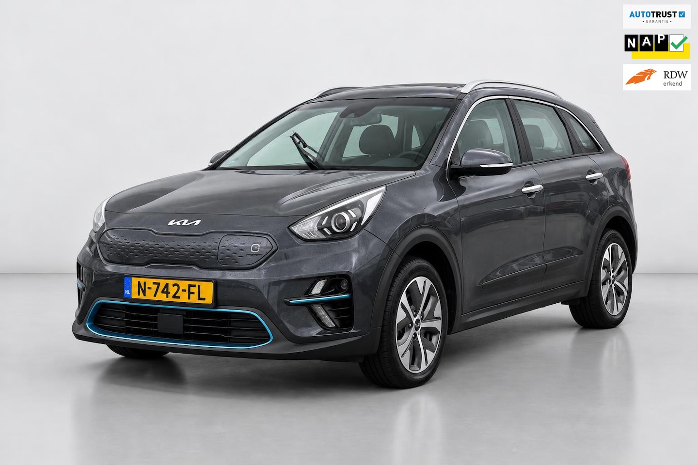 Kia e-Niro - DynamicLine 64 kWh FASE 3 SOH 99.7% DEALER OND EERSTE EIG - AutoWereld.nl