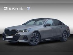 BMW i5 - eDrive40 M Sport Pro | Trekhaak | Panoramadak | Bowers & Wilkins | Head-up | Rondomzicht c