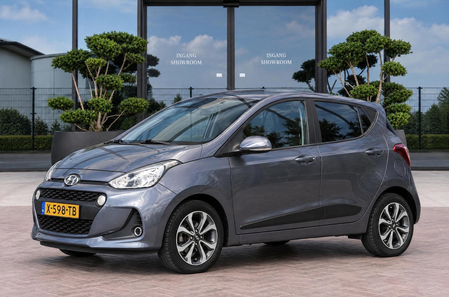 Hyundai i10 - 1.2i | NAV | PDC | STOELVERWARMING - AutoWereld.nl