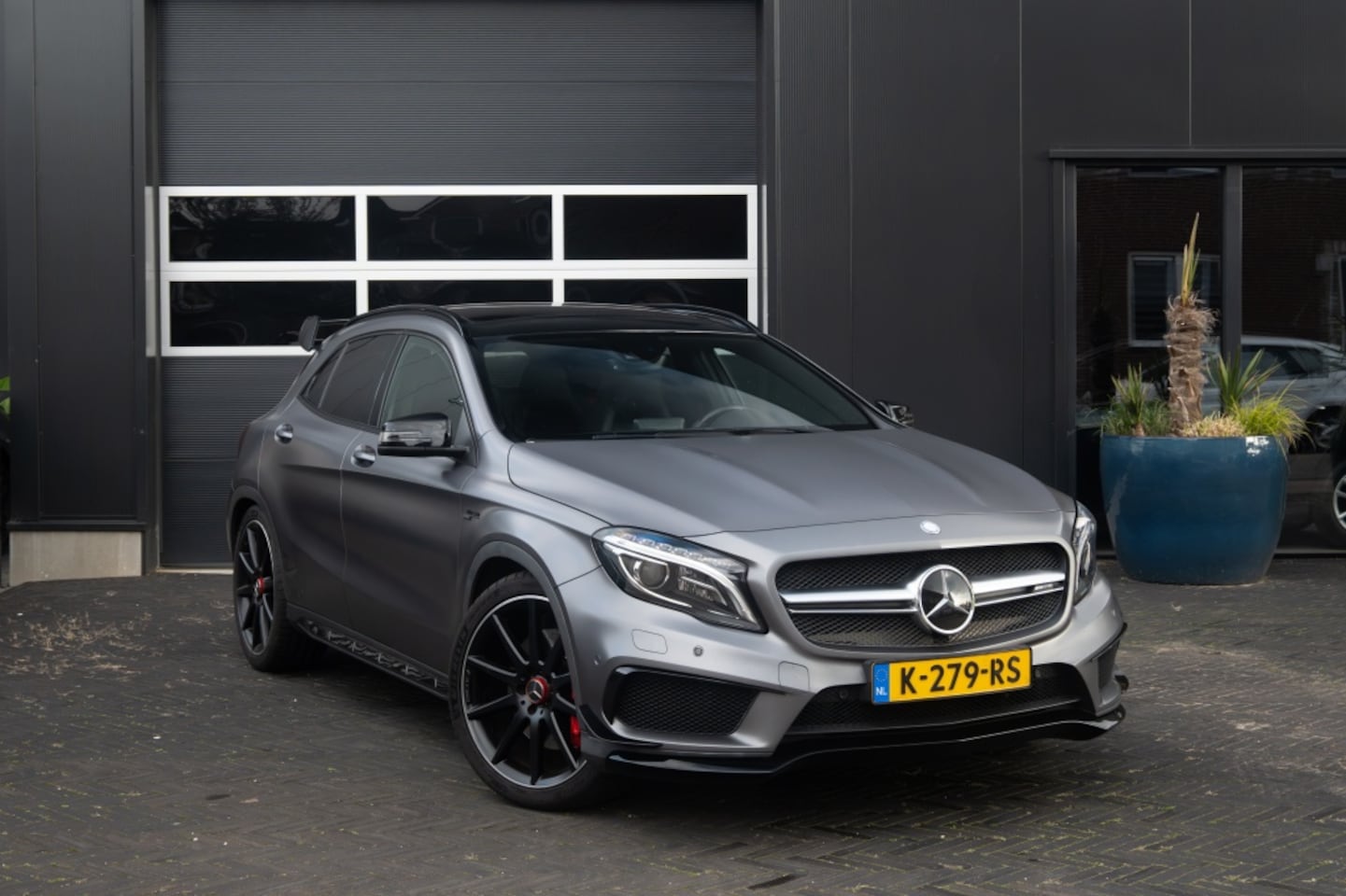 Mercedes-Benz GLA-Klasse - Mercedes-amg AMG 45 4MATIC | Milltek | Kuipstoelen | 1e lak | Panoramadak | Blindspot - AutoWereld.nl
