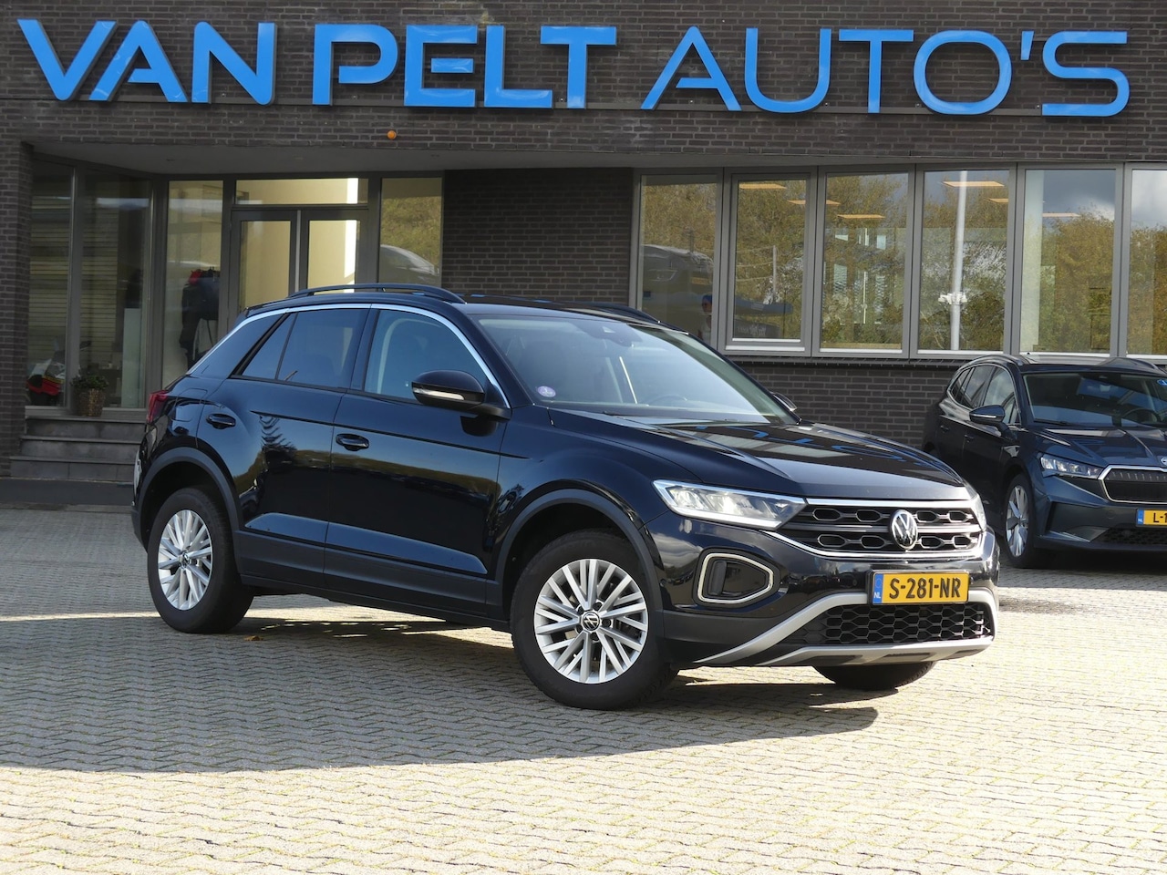 Volkswagen T-Roc - 1.0 TSI Life Business / Trekhaak / Stoelverwarming - AutoWereld.nl