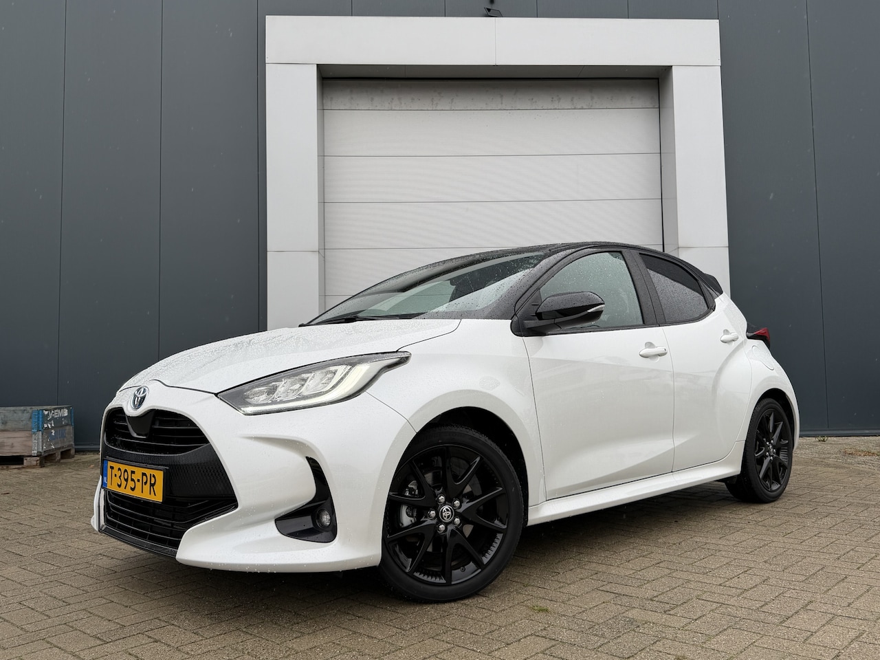 Toyota Yaris - 1.5 Hybrid Executive Limited Automaat 116pk | Trekhaak | LED-koplampen | Dealer-onderhoude - AutoWereld.nl