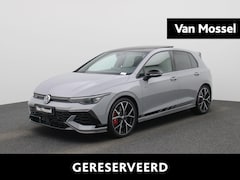 Volkswagen Golf - 2.0 TSI GTI Clubsport 301 PK| Panoramadak | 19 Inch Velgen | LED Matrix | 3D Ledachterlich
