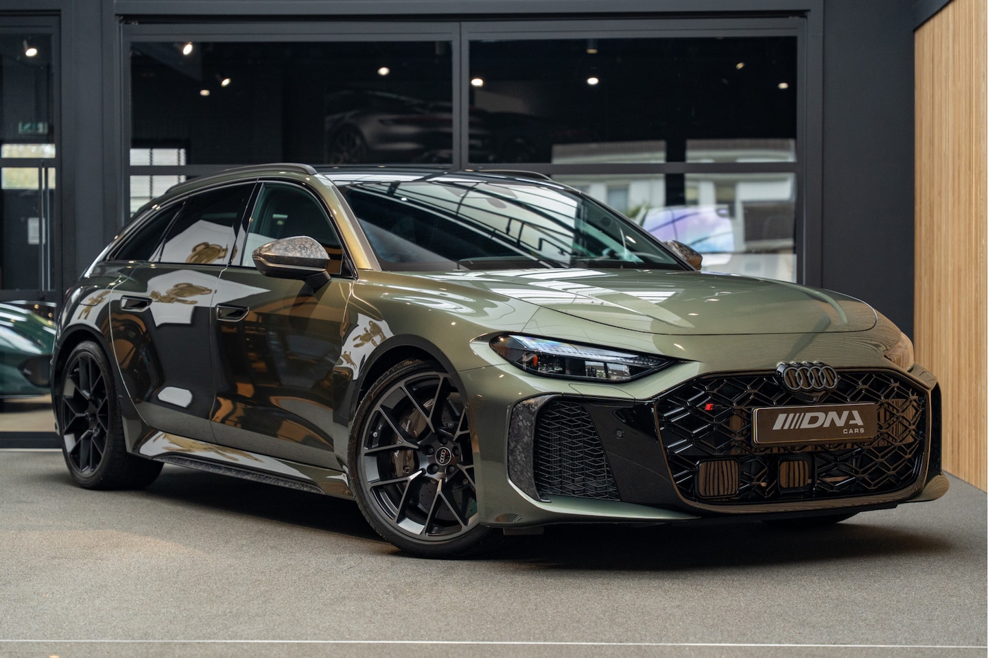 Audi RS5 - Avant Keramisch Forged Carbon B&O RS 5 e-hybrid quattro - AutoWereld.nl