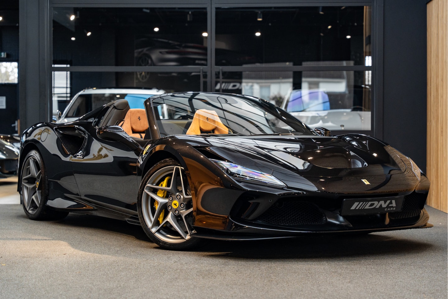 Ferrari F8 Spider - Carbon Seats Cuio Alcantara Lift Camera JBL 3.9 V8 HELE - AutoWereld.nl
