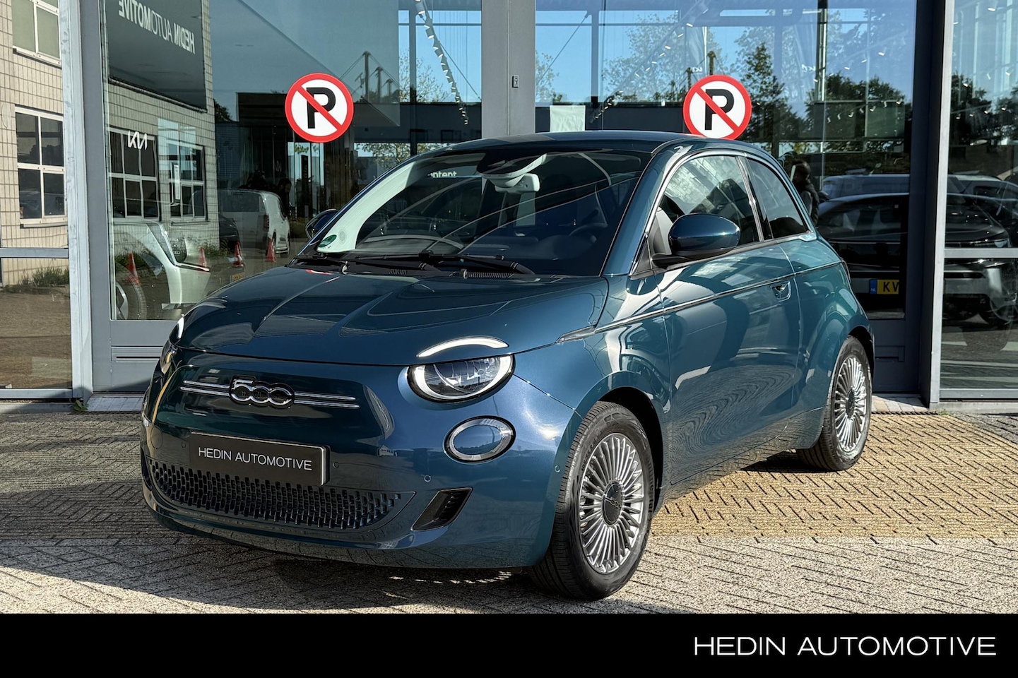 Fiat 500 - ICON 42 kWh | Navigatie via App | Stoelverw. | Camera | Climate Control | Carplay | Cruise - AutoWereld.nl