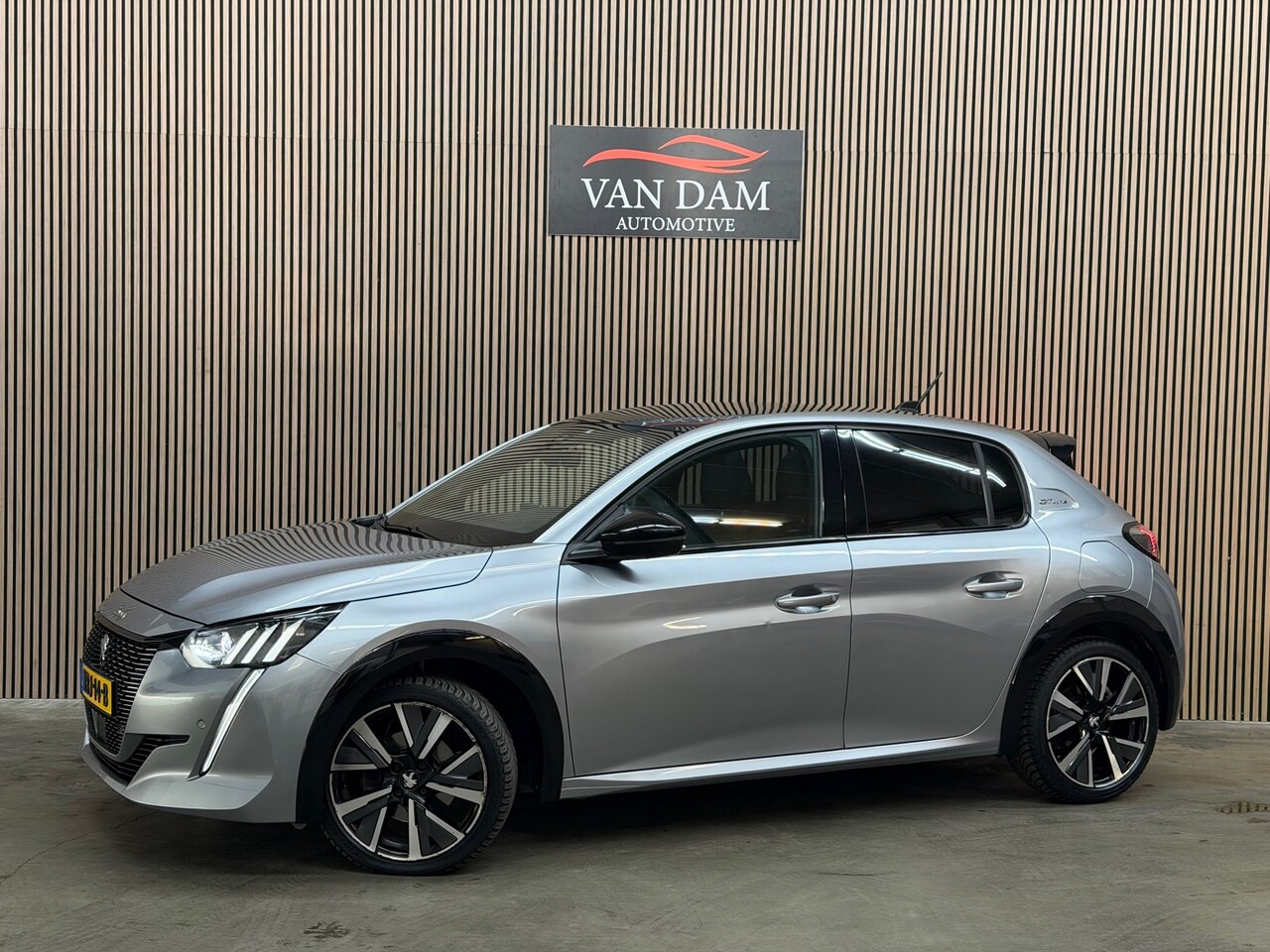 Peugeot 208 - 1.2 PureTech GT Line 2020 PANO LED CRUISE CAMERA - AutoWereld.nl
