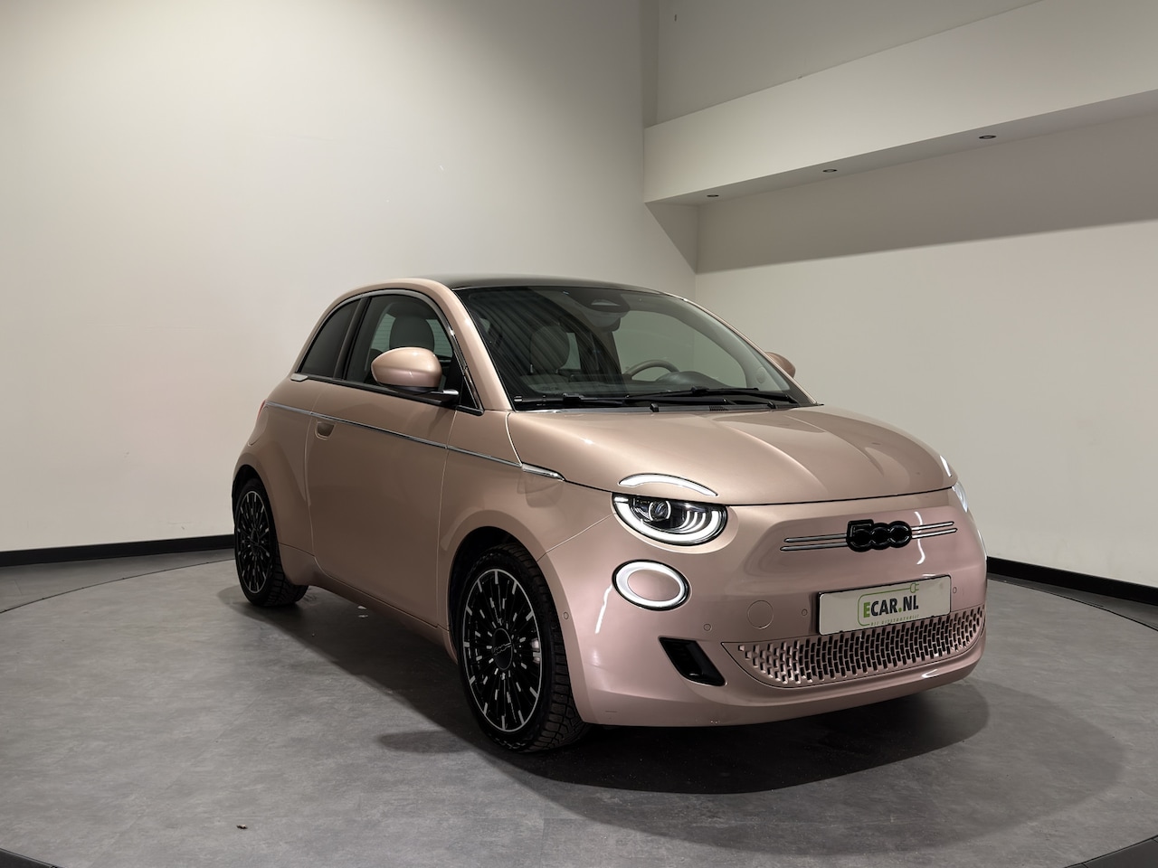 Fiat 500 - La Prima 42 kWh | pano dak | Led voor \ achter licht | JBL! audio | Stoelverwarming | - AutoWereld.nl
