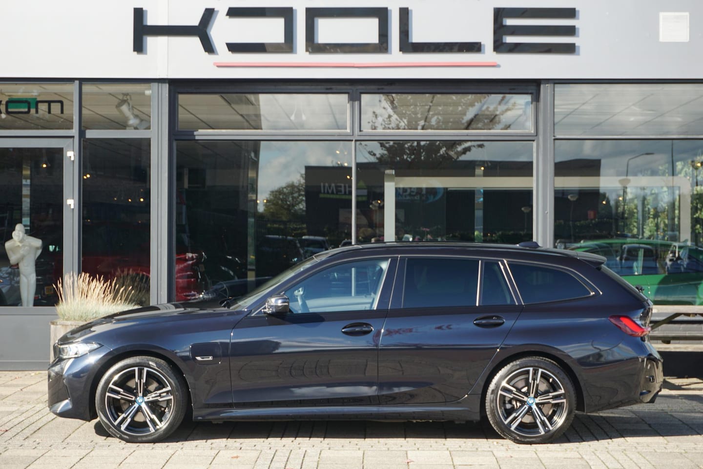 BMW 3-serie Touring - 320e High Executive | M-pakket | 92% Soh | Trekhaak | ACC - AutoWereld.nl