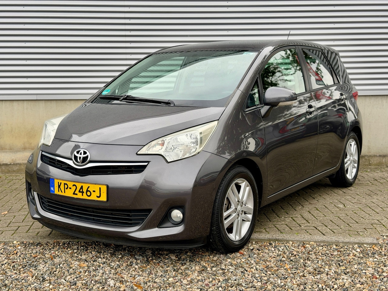 Toyota Verso S - 1.3 VVT-i Dynamic [ navi,panodak,camera,2 eig,dealer oh ] - AutoWereld.nl
