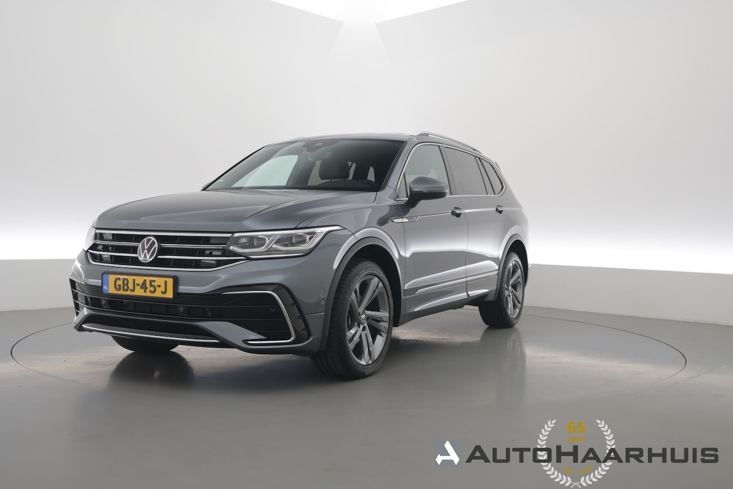 Volkswagen Tiguan Allspace - 1.5 TSI R-Line 7p. DSG | Rijklaar! | Dig. Cockpit | Adapt. Cruise | Trekhaak | Keyless | C - AutoWereld.nl