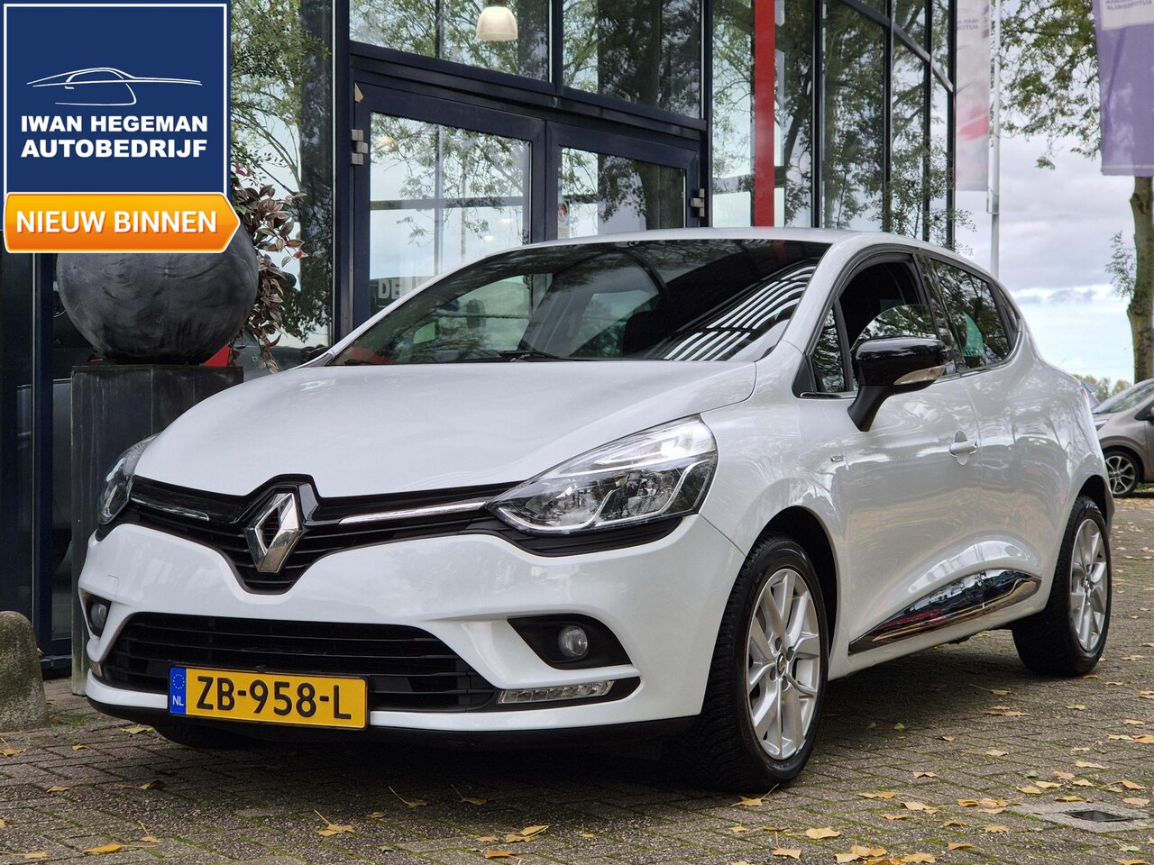 Renault Clio - 0.9 TCe Limited | Navigatie | Airconditioning | Parkeercamera | Cruise Control | Licht met - AutoWereld.nl