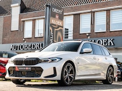 BMW 3-serie Touring - 330e M-Sport PANO CAMERA HUD HIFI ELEK TREKHAAK ADAP LED BOMVOL