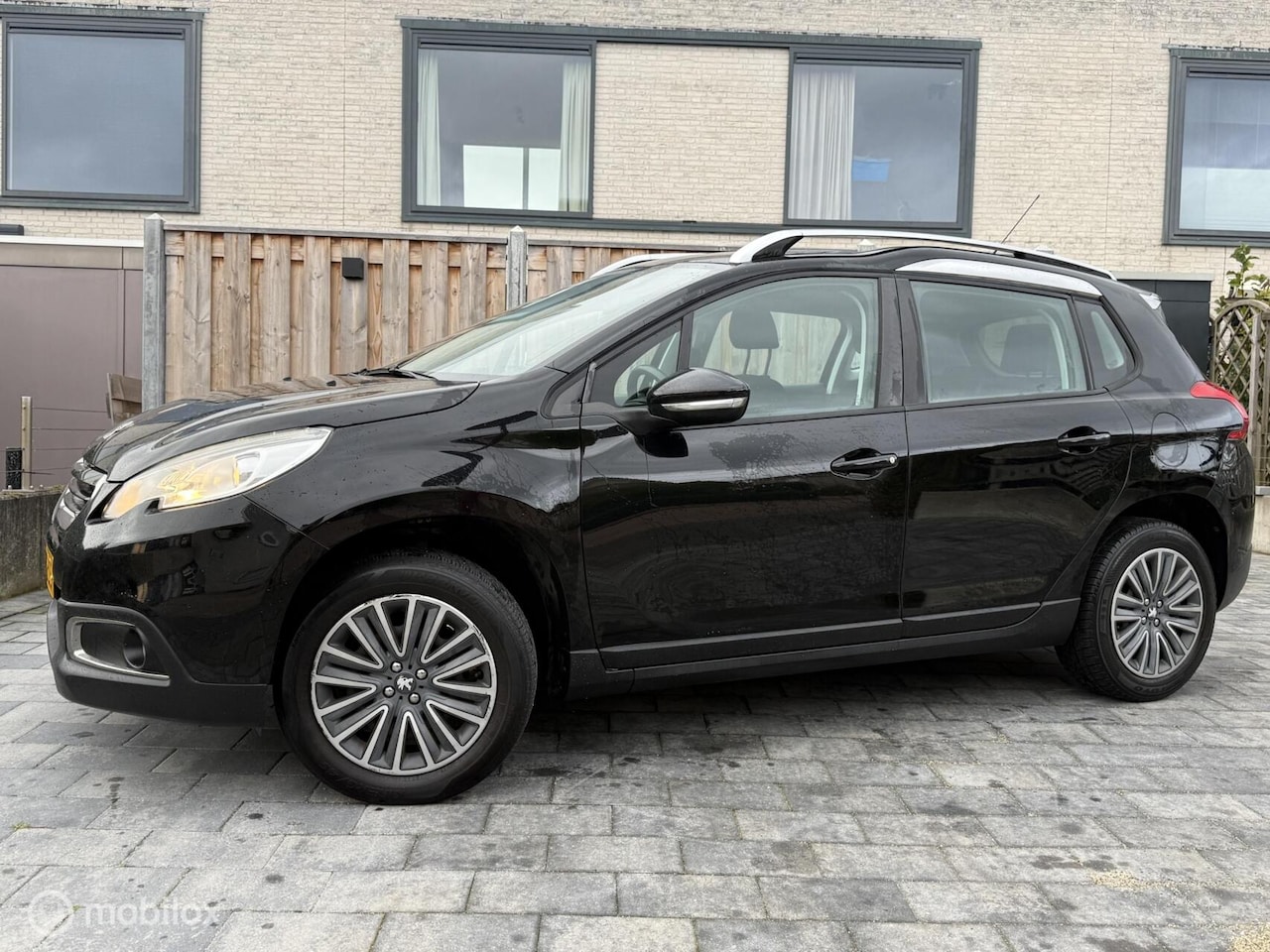 Peugeot 2008 - 1.2 VTi Active| pano| cruise control dealer onderhouden - AutoWereld.nl