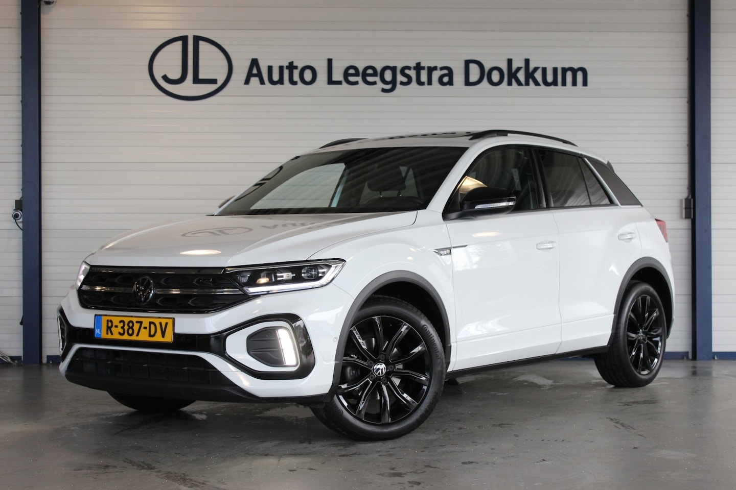 Volkswagen T-Roc - 1.5 TSI R-Line Business+ Facelift | Black Style | Trekhaak | Camera | Pano | Carplay | - AutoWereld.nl