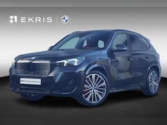 BMW iX1 - eDrive20 M Sportpakket Pro | Trekhaak | Schuif-kanteldak | Head-up | Rondomzicht camera's