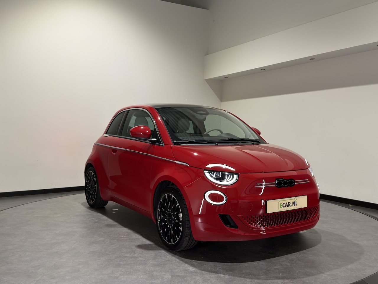 Fiat 500 - La Prima 42 kWh | Panorama dak | Apple carplay / Android auto | JBL! premium audio | - AutoWereld.nl