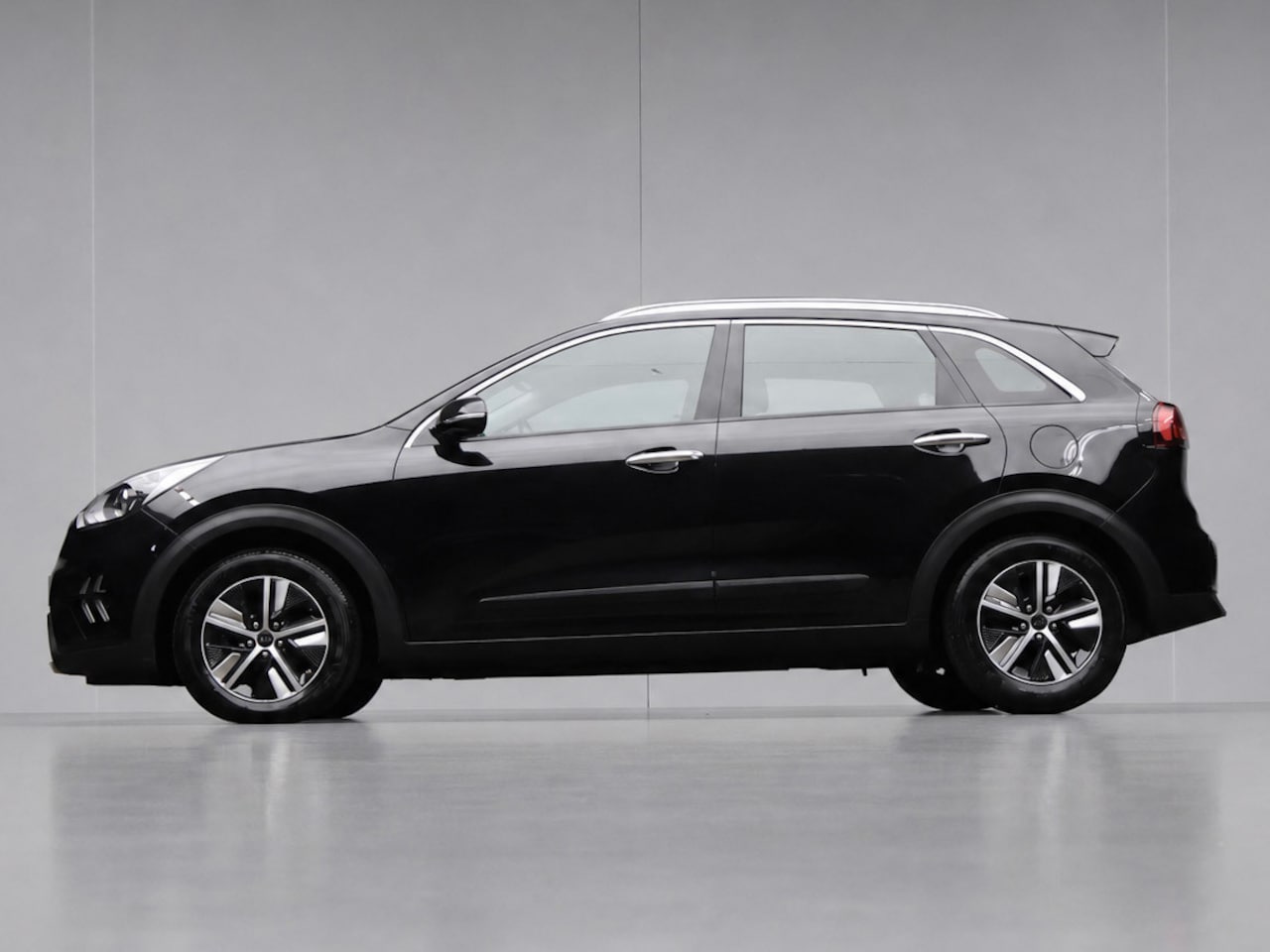 Kia Niro - 1.6 GDi Hybrid DynamicLine Sport (APPLE CARPLAY,NAVI,CAMERA,ADAPTIVE CRUISE,CLIMATE,LED,SP - AutoWereld.nl