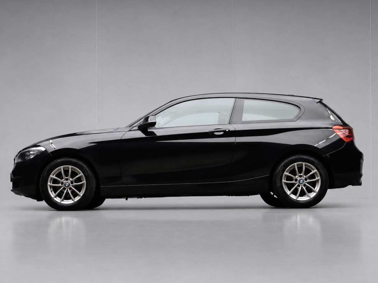 BMW 1-serie - 118i High Executive Sport (STOELVERWARMING,DIGITAL COCKPIT,PDC,CLIMATE,CRUISE,LED,DRIVE MO - AutoWereld.nl