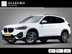 BMW X1 - SDrive 18i High Executive Edition (HEAD-UP DISPLAY, TREKHAAK AFNEEMBAAR, NAVIGATIE PROFESS