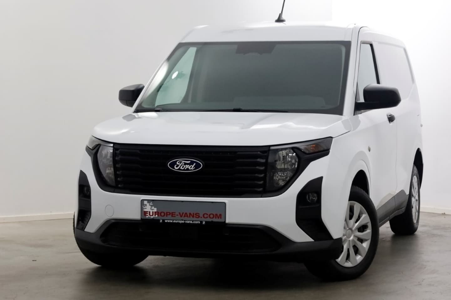 Ford Transit Courier - 1.0 EcoBoost 100pk BENZINE Trend Airco/Navi/Camera 06-2024 - AutoWereld.nl