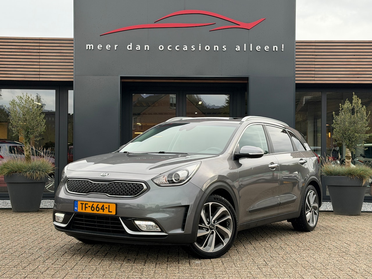 Kia Niro - 1.6 GDi Hybrid Design Edition | Panoramadak | Trekhaak | Achteruitrijcamera - AutoWereld.nl