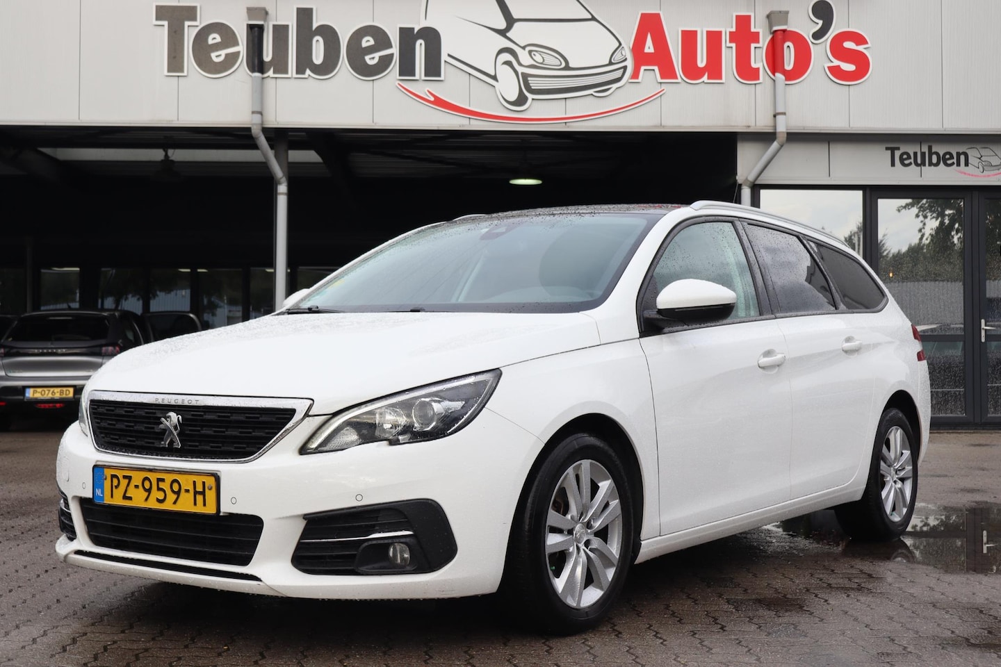 Peugeot 308 SW - 1.6 BlueHDI Blue Lease Executive | Apple Carplay/Android Auto | Climate control | Trekhaak - AutoWereld.nl