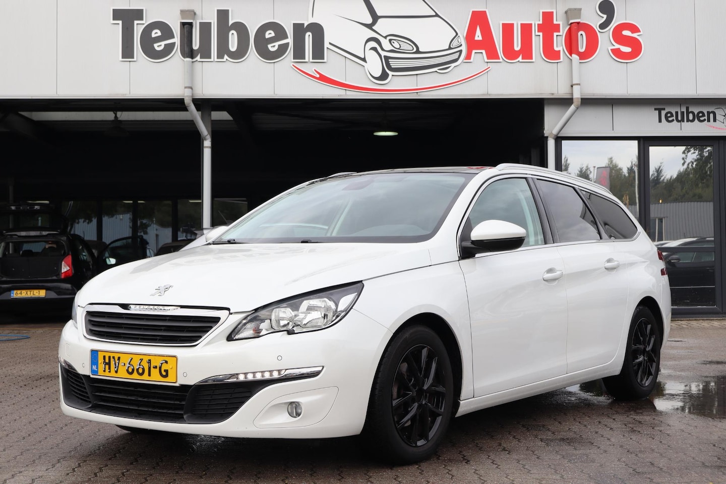 Peugeot 308 SW - 1.2 PureTech Blue Lease Executive | Climate control | Panoramadak | Cruise control | Navig - AutoWereld.nl