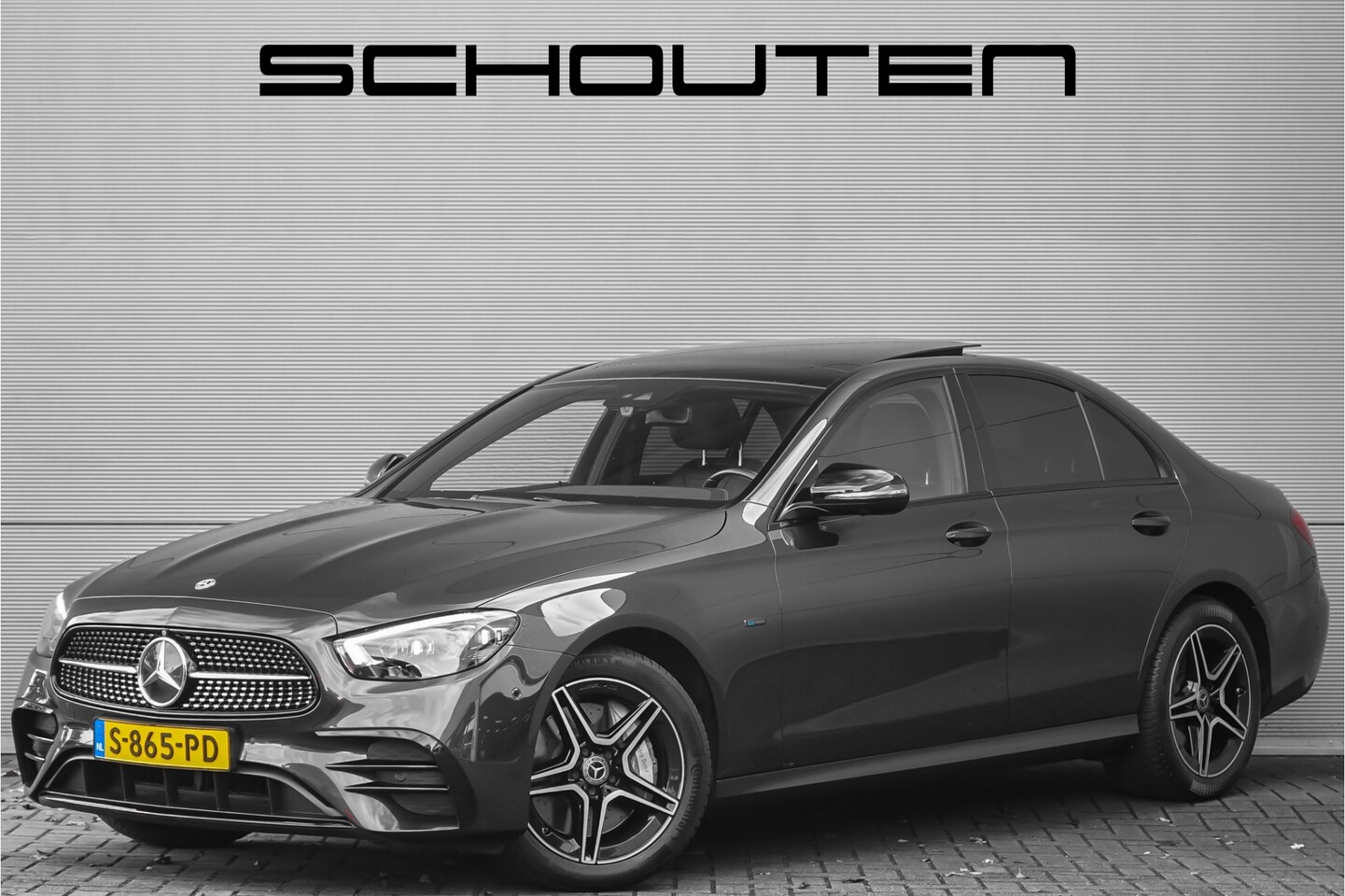 Mercedes-Benz E-klasse - 300 e AMG Line Night Pano Burmester ACC Trekhaak Camera 18" - AutoWereld.nl